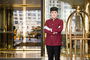 酒店管理大堂經(jīng)理高清正版圖片下載——編號(hào)501124914，展現(xiàn)專業(yè)與優(yōu)雅