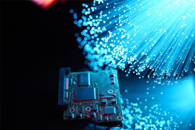 納米激子晶體管問世 光學(xué)計(jì)算時(shí)代的曙光